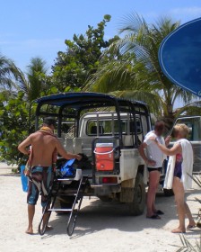 Customer Service Stories: Snorkeling Guide Truck